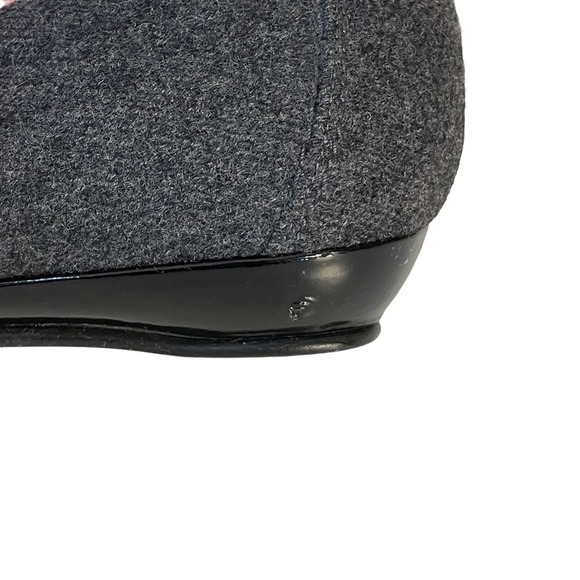 Stuart Weitzman Gray Flannel Pointed Toe Slip On Low Wedge Loafer Shoes Sz 8.5 - Picture 11 of 12